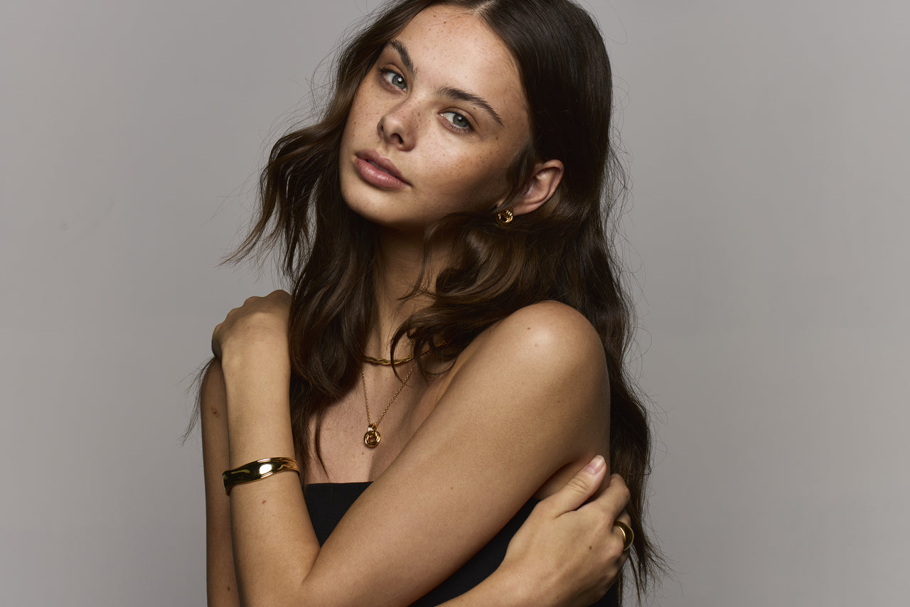 gold jewellery with black dress Styling Tips: Black Dress with Gold Jewelry for Formal Season