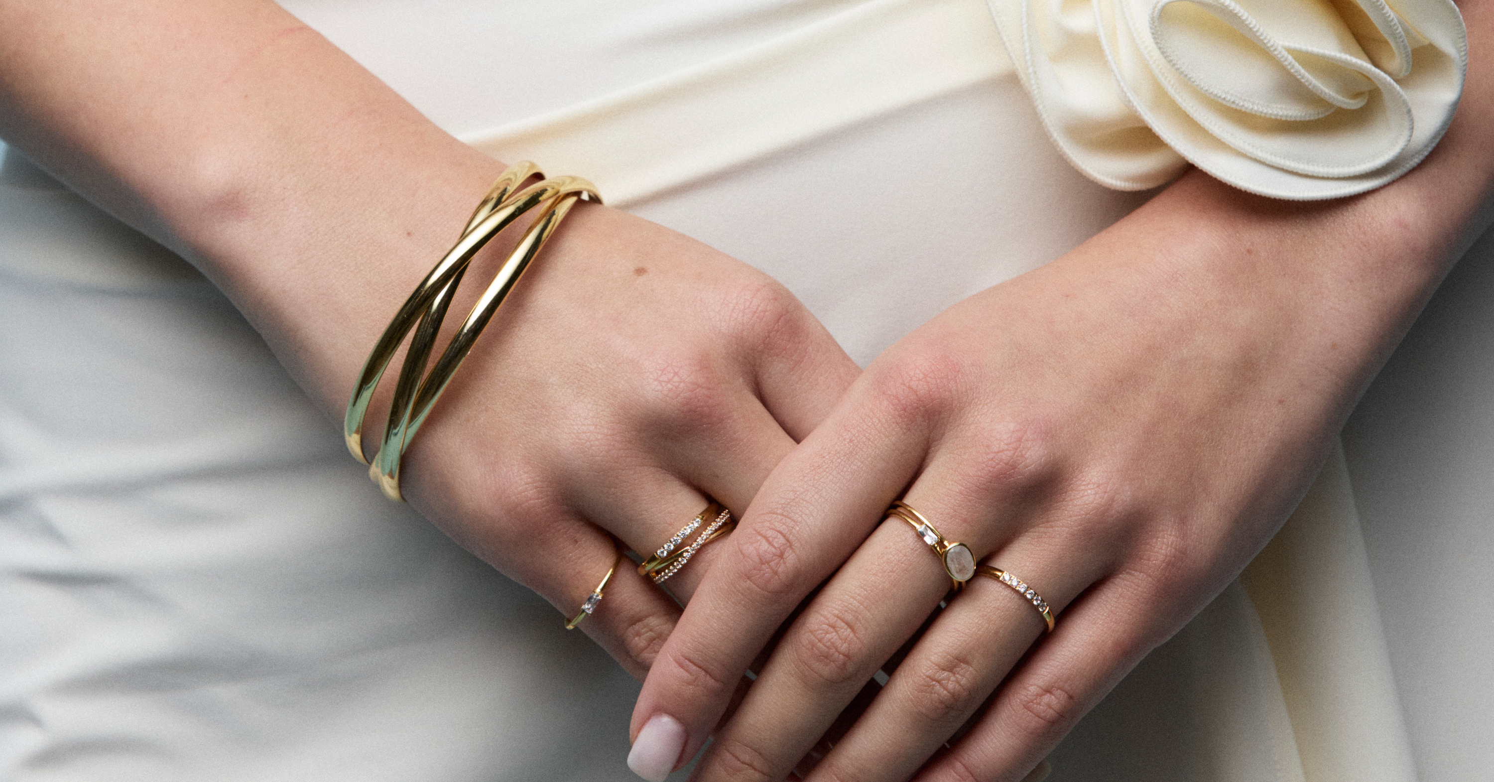 Stackable gold bangles – minimalist everyday jewellery