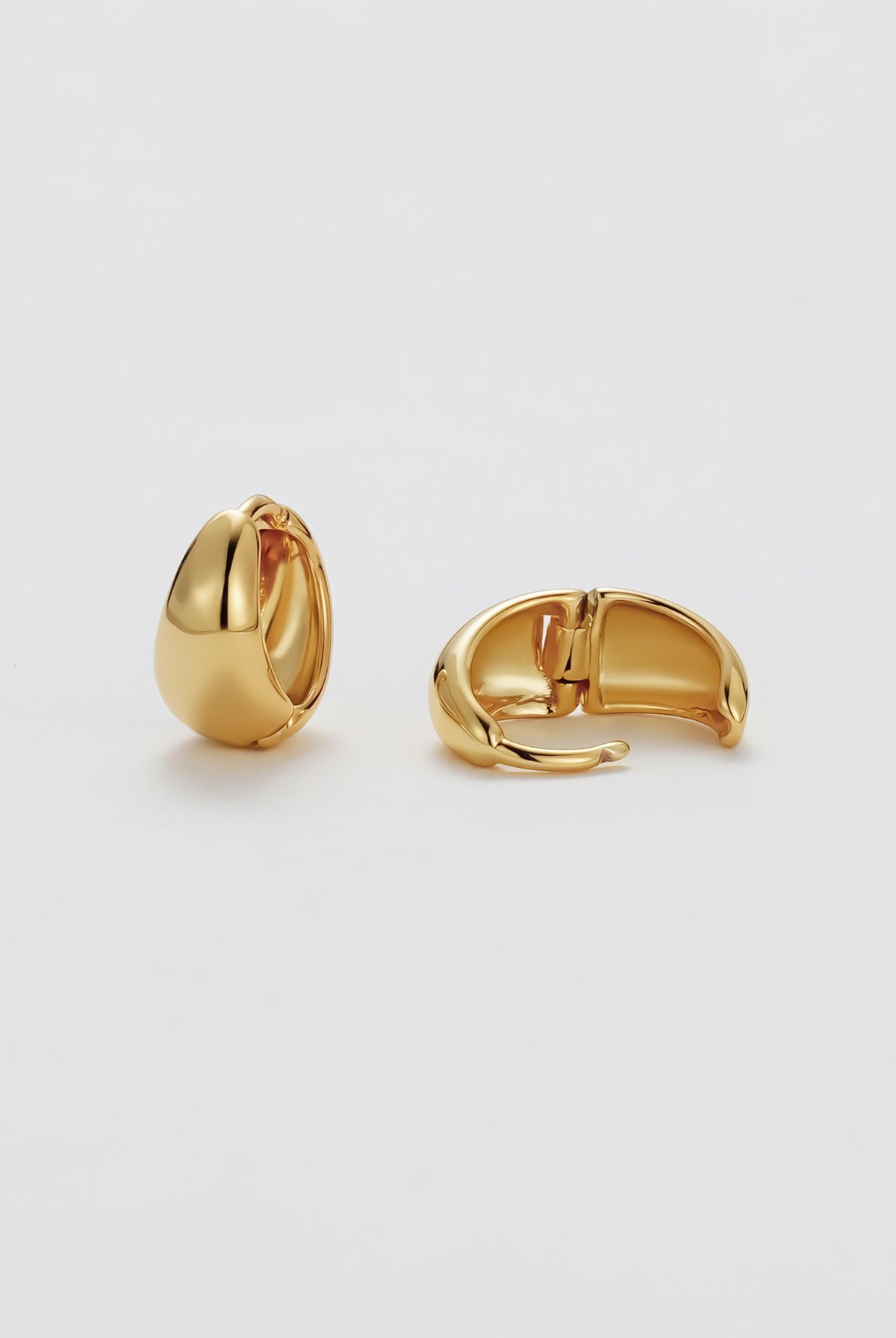 Gold Steph Hoop Small — Zafino Australia (6 of 6)