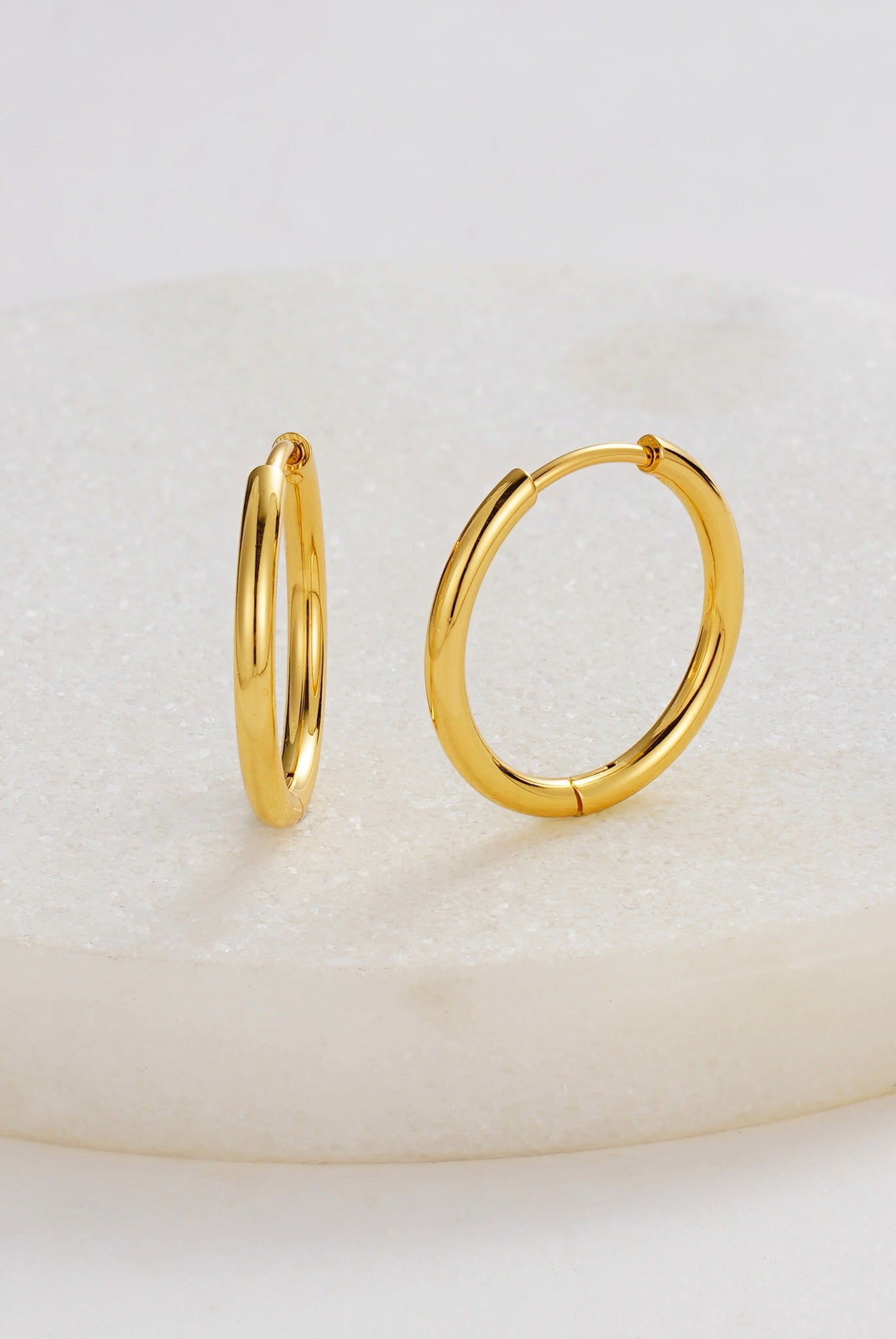 Delilah Hoop Medium - Gold