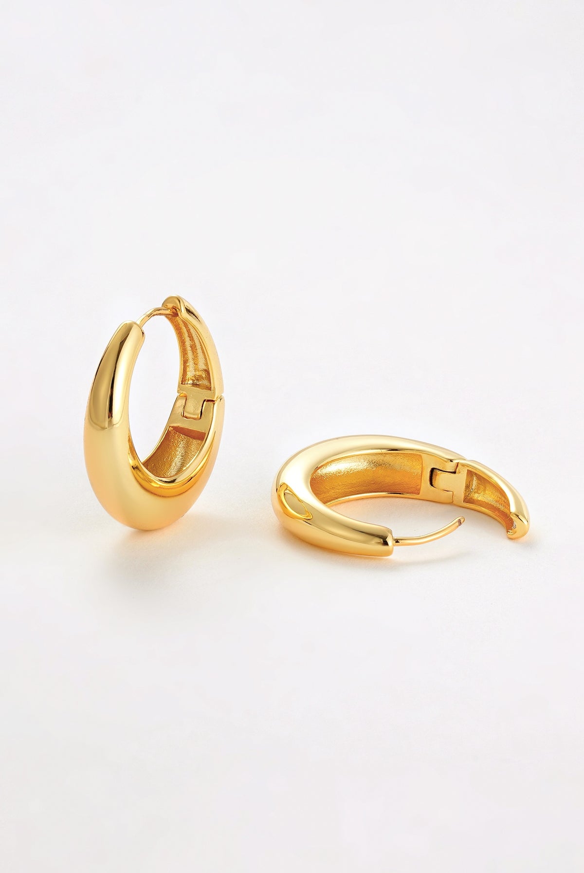 Gold Cleo Hoop Large — Zafino Australia (5 of 5)