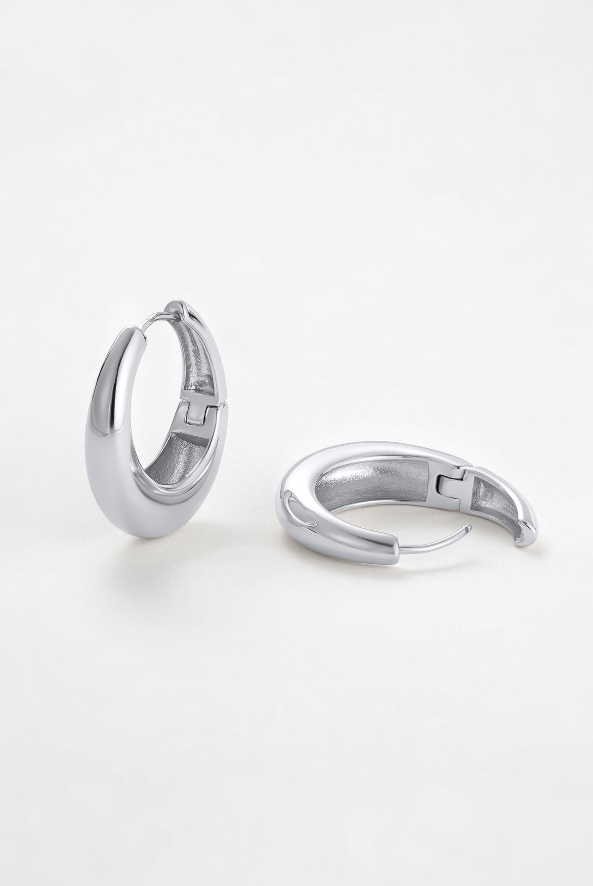 Silver Cleo Hoop Large — Zafino Australia (5 of 5)