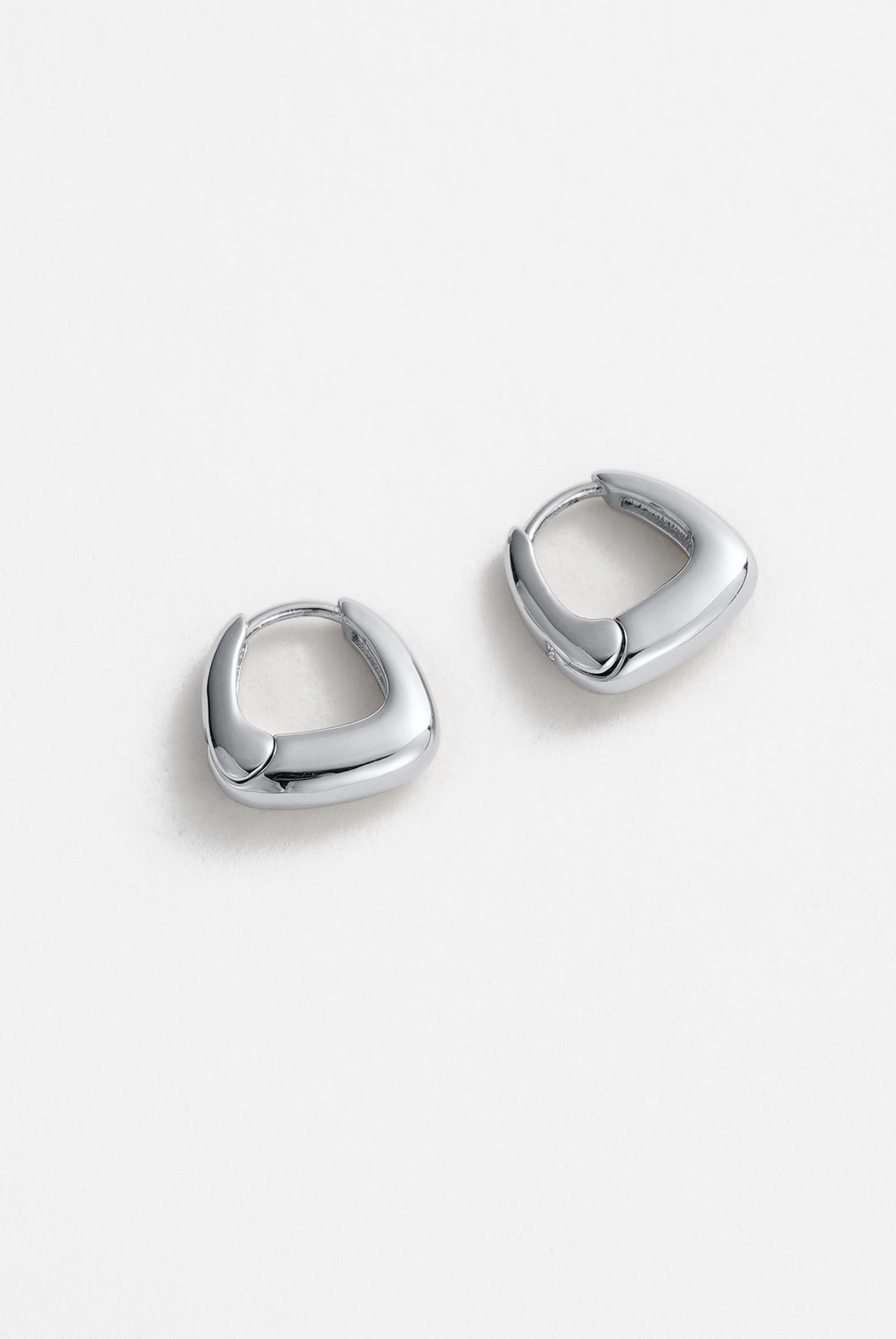 Neve Huggie - Silver