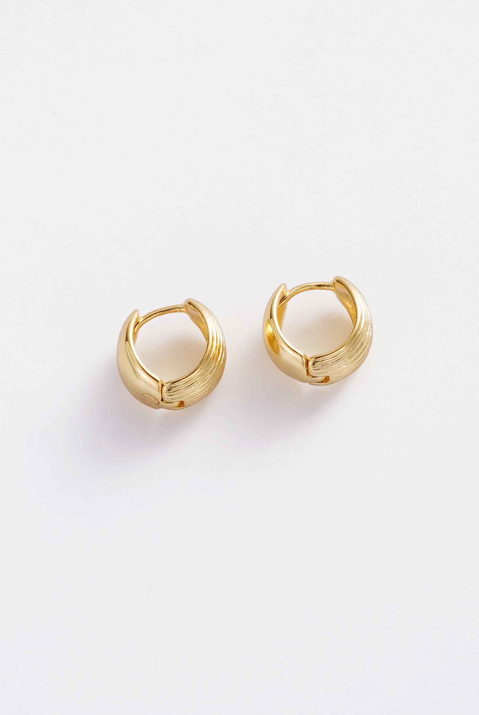 Gold Gia Hoop — Zafino Australia (4 of 4)