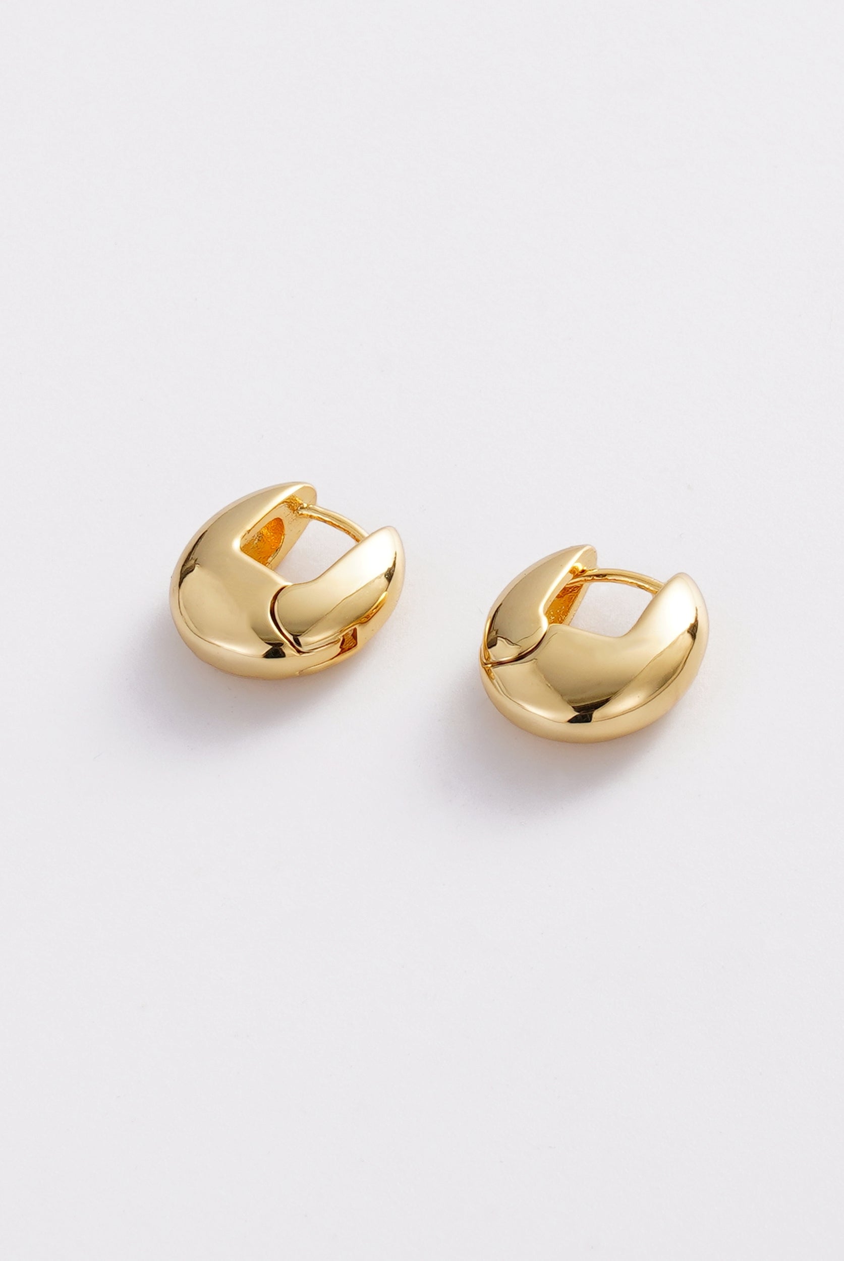 Gold Carrie Hoop — Zafino Australia (3 of 4)