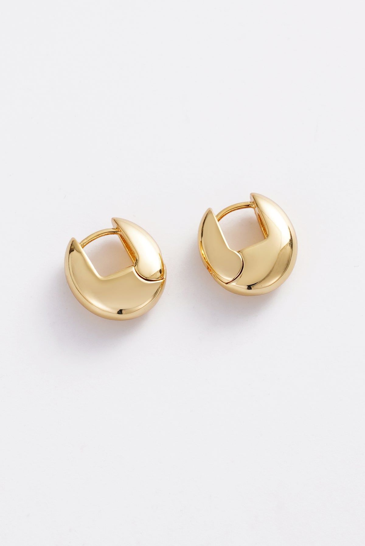 Gold Carrie Hoop — Zafino Australia (4 of 4)
