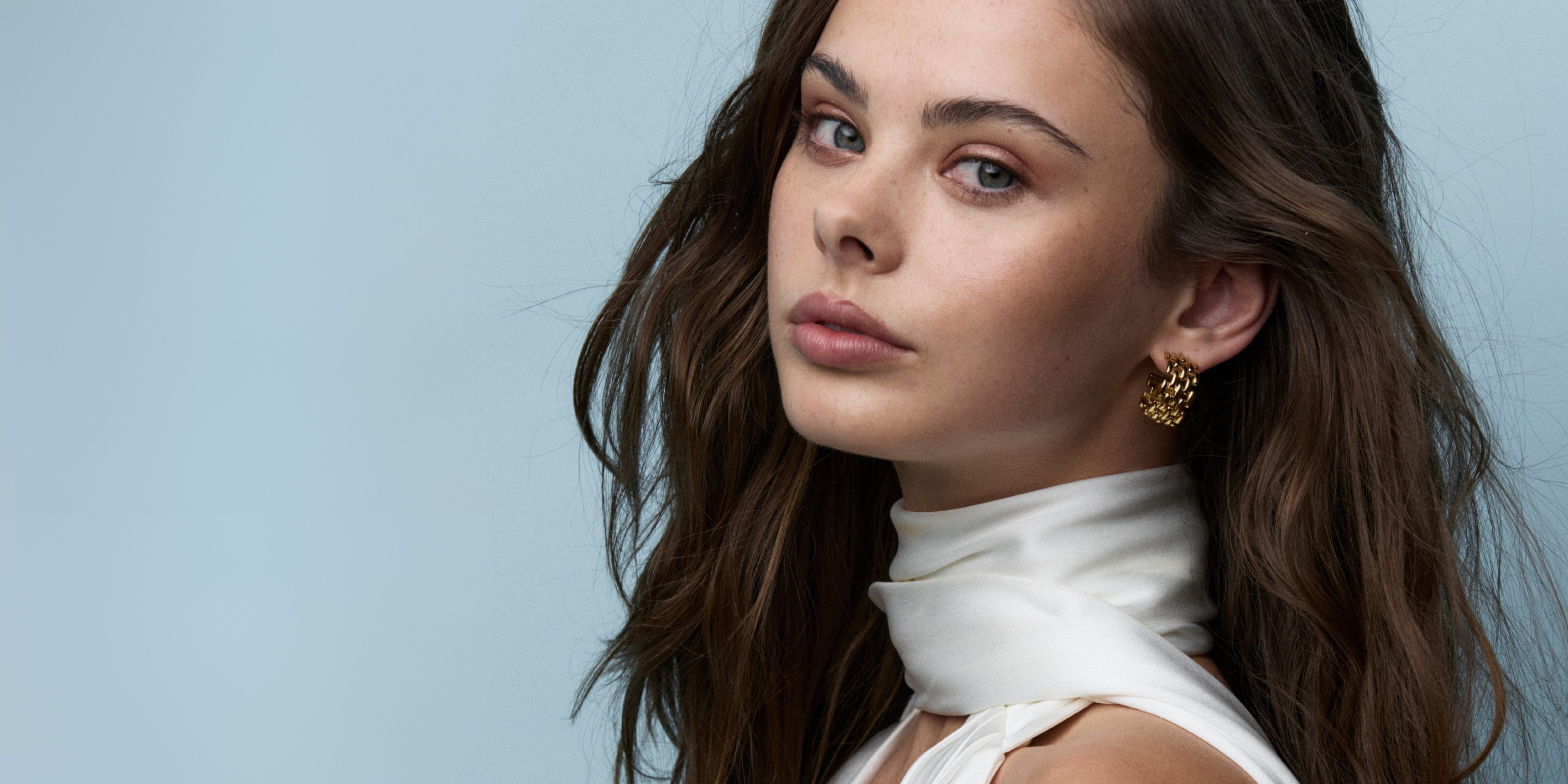 Classic large hoop earrings – lightweight and comfortable