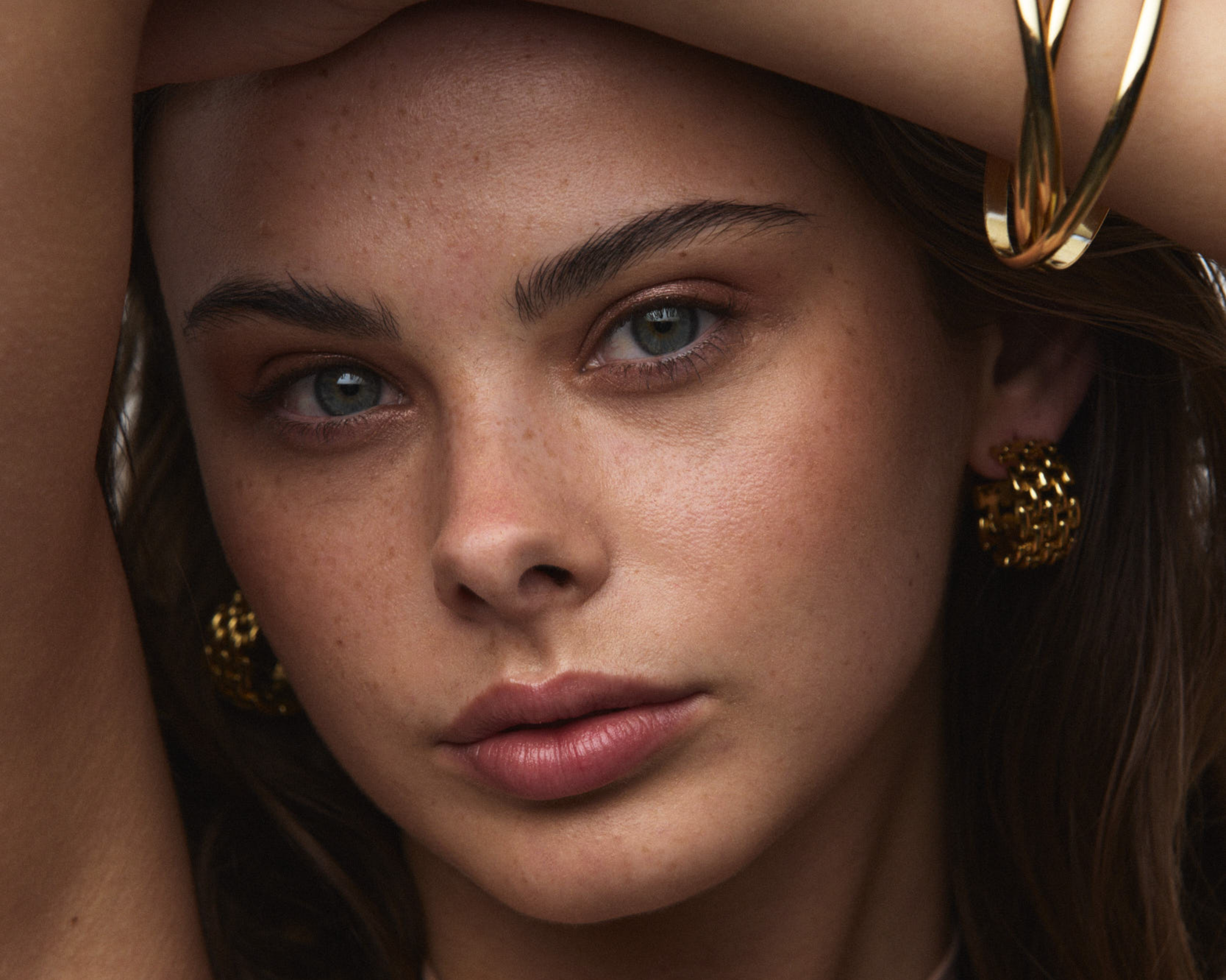 Modern minimalist earrings – stylish jewellery for everyday wear