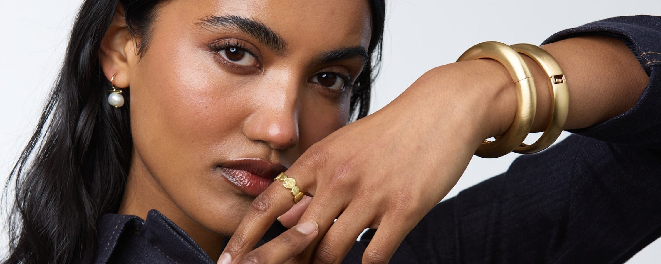 Stackable gold bangles – minimalist everyday jewellery