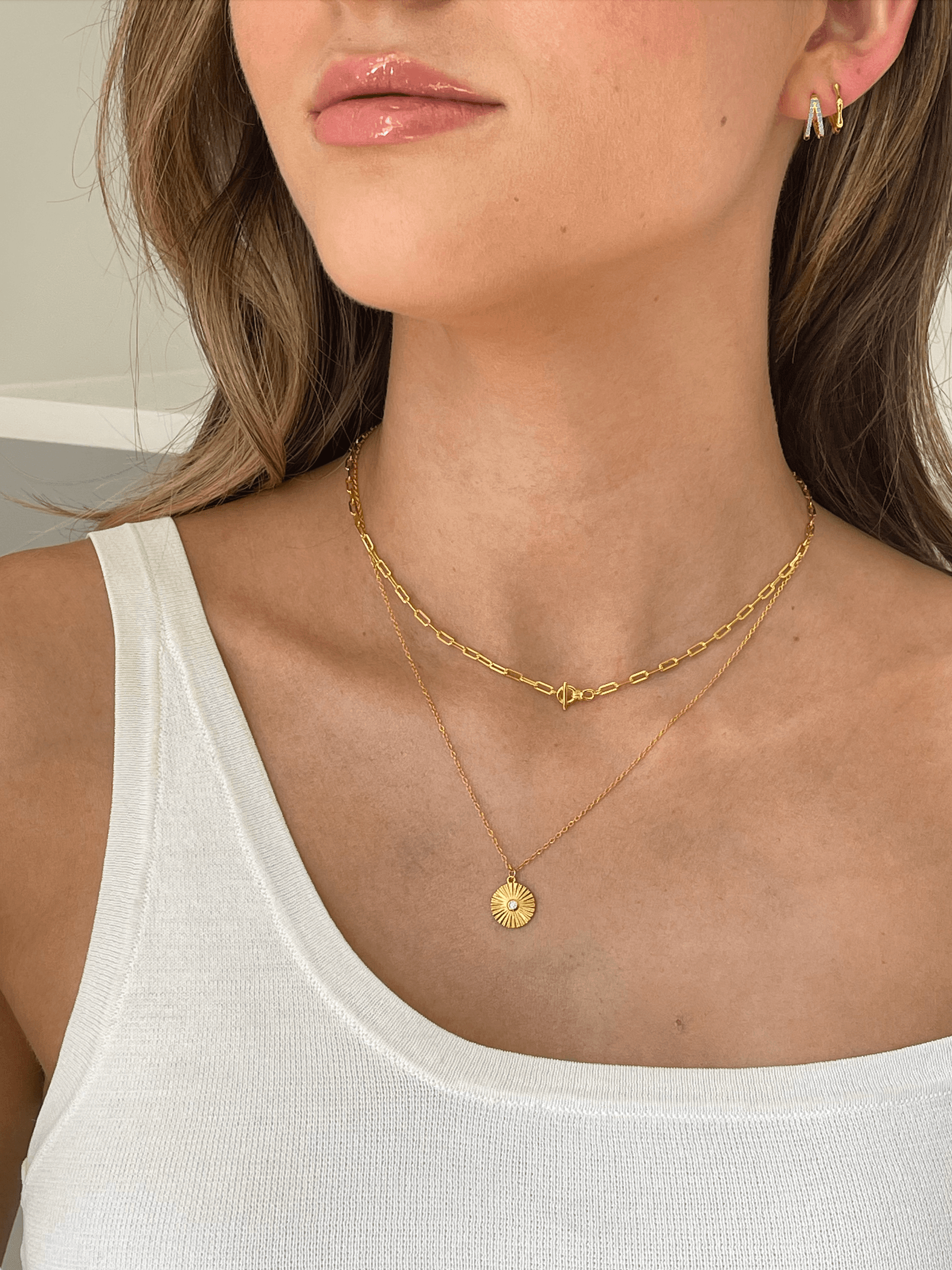 Rye Huggie Earrings - Gold